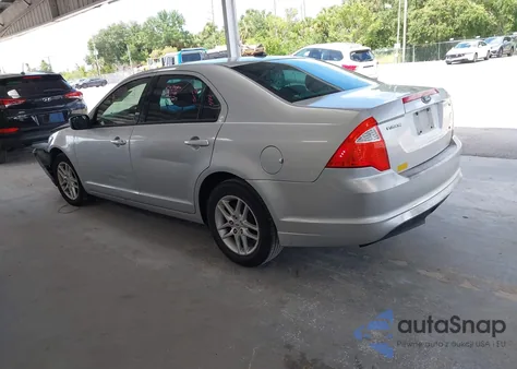 2011 Ford Fusion S z USA, uszkodzony, nr VIN 3FAHP0GAXBR239836